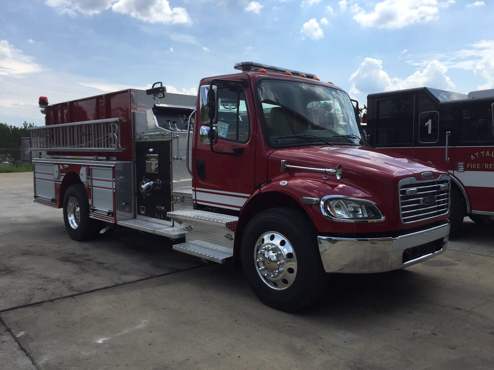 Pierce Freightliner Commercial Pumper Fire Truck - Emergency Equipment 